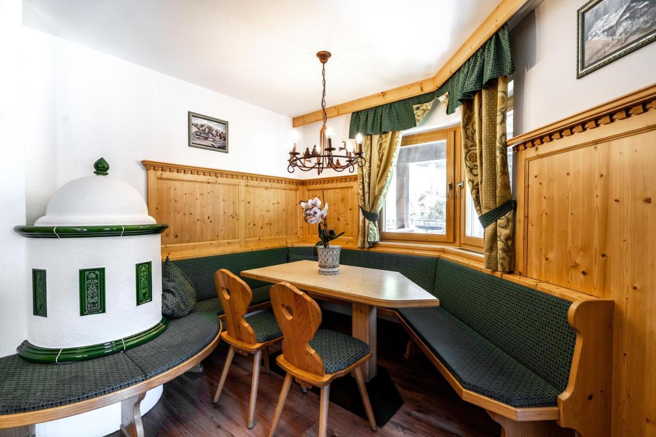 Garni Hotel And Apartments Wildbach Selva di Val Gardena Exterior foto