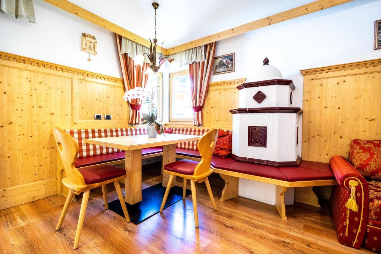Garni Hotel And Apartments Wildbach Selva di Val Gardena Exterior foto