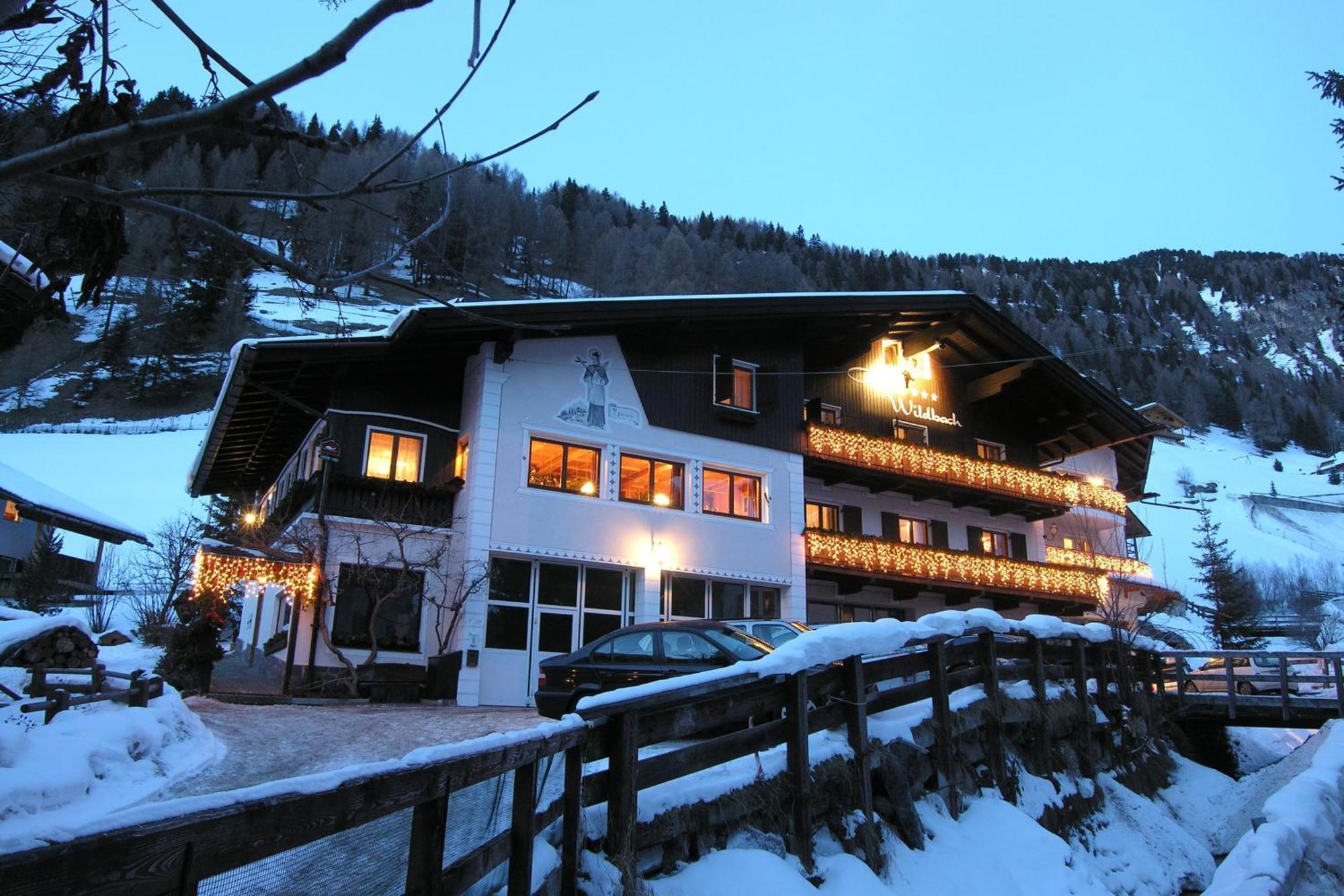 Garni Hotel And Apartments Wildbach Selva di Val Gardena Exterior foto