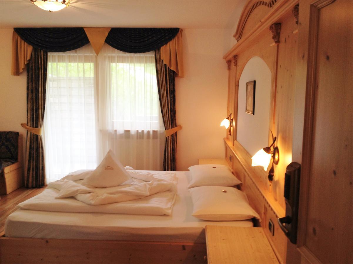 Garni Hotel And Apartments Wildbach Selva di Val Gardena Exterior foto