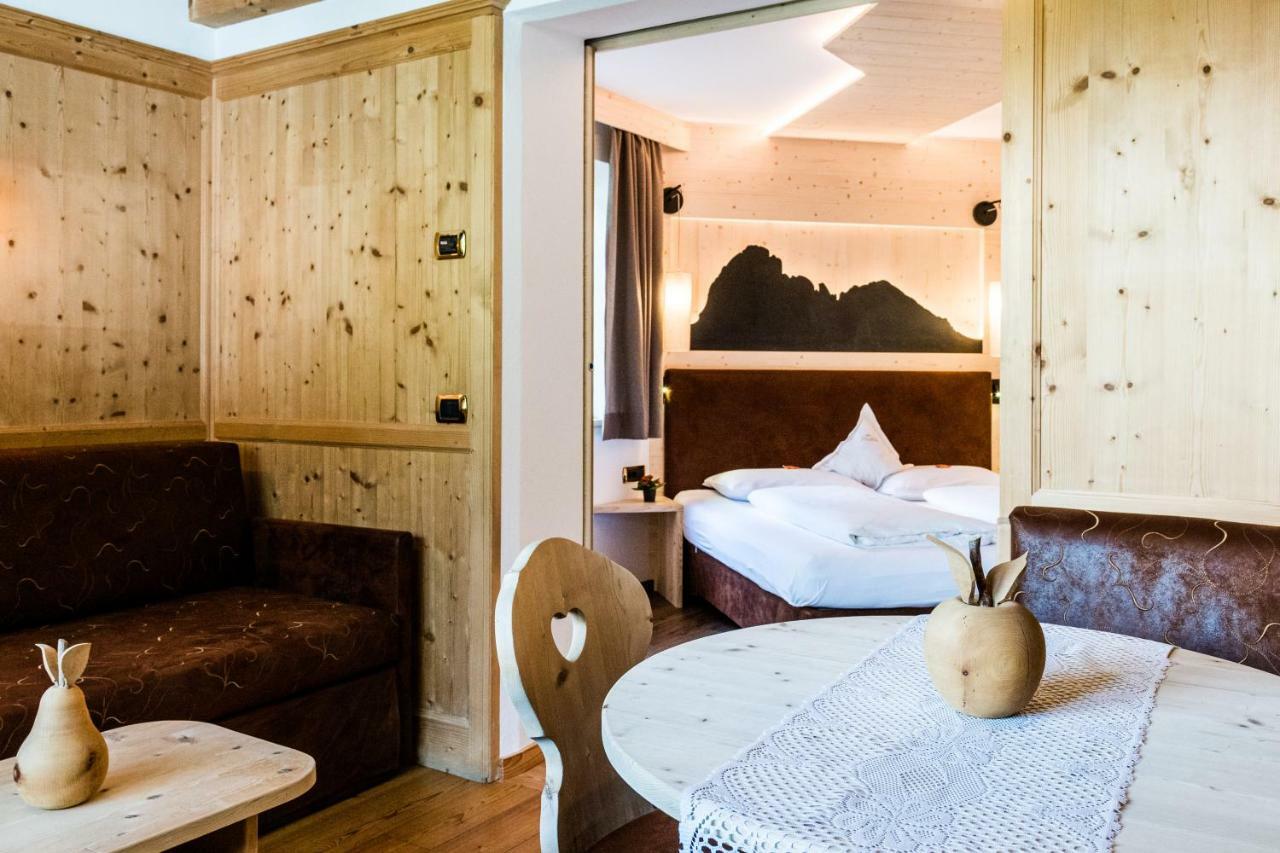 Garni Hotel And Apartments Wildbach Selva di Val Gardena Exterior foto